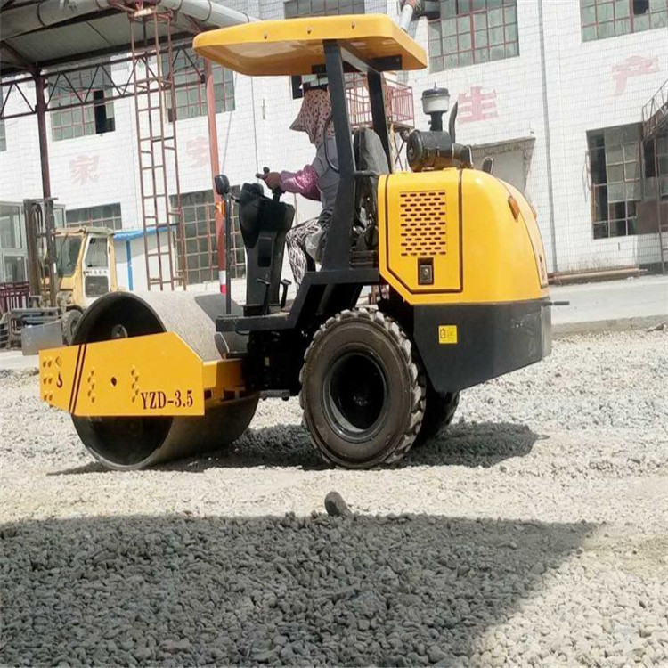 騰宇機械生產(chǎn)廠家單鋼輪振動柴油壓路機溝槽壓道機