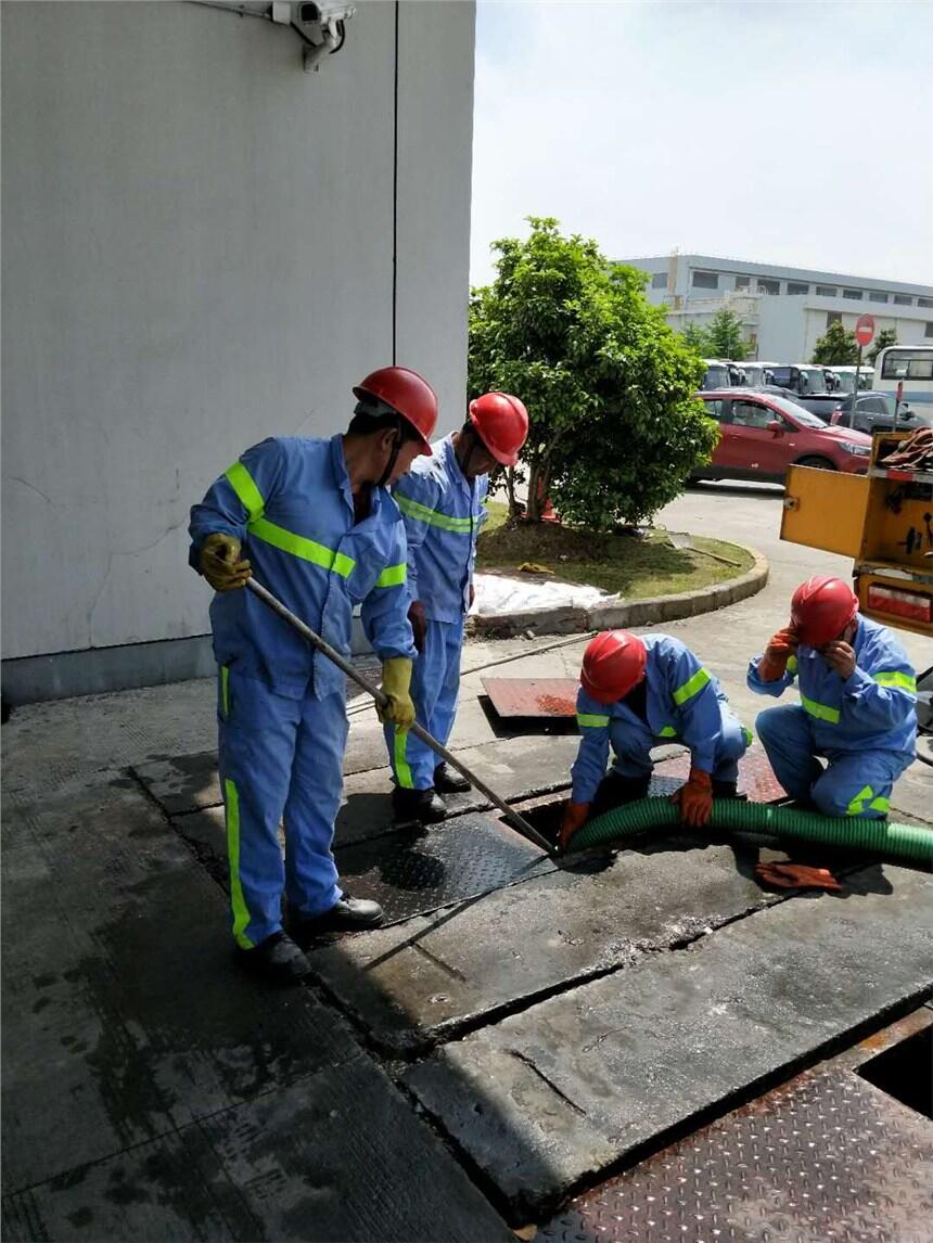 抽糞清理隔油池-疏通管道上海金山區(qū)高壓車清洗疏通污水管道