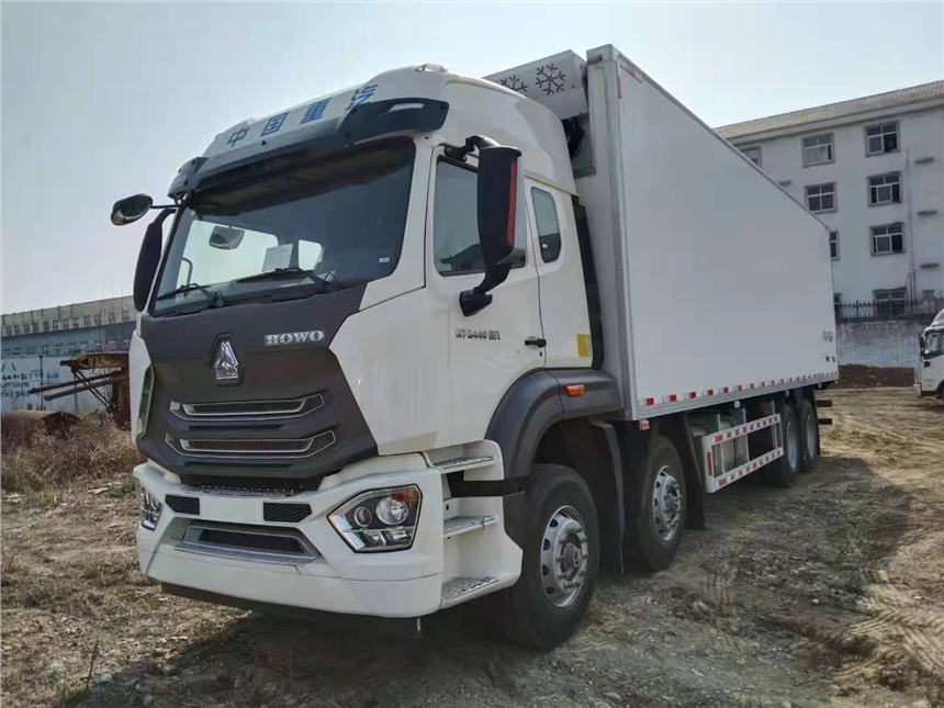 重汽豪瀚6.8米冷藏車