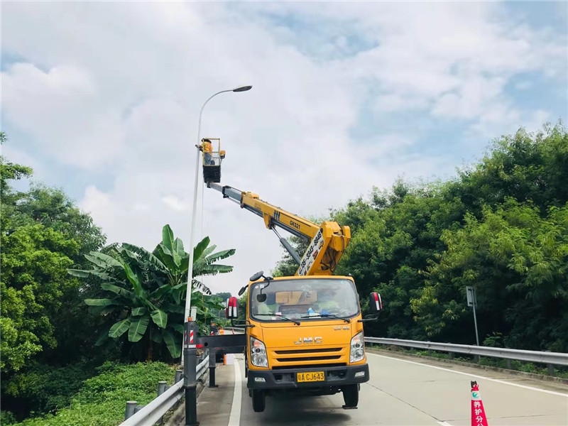 供應(yīng)龍湖區(qū)高空車(chē)出租，吊籃車(chē)出租，升降車(chē)出租