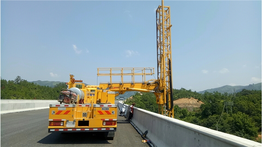 高速橋梁檢測車 橋底施工車出租電話多少？