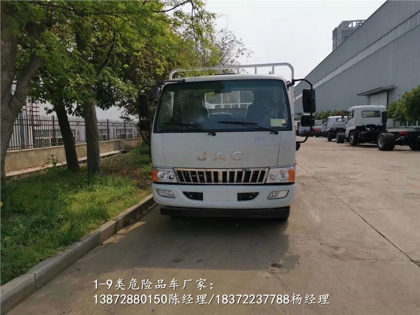 松原市微型東風(fēng)途逸危險(xiǎn)品運(yùn)輸車廠家直銷