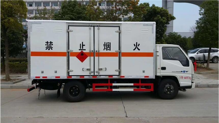 腐蝕性物品廂式運(yùn)輸車—危險(xiǎn)品廂式運(yùn)輸車—河池市危貨車運(yùn)輸公司