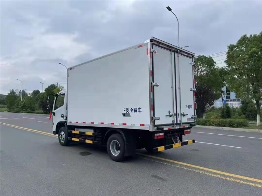 保山市重型國六帶肉鉤冷凍車