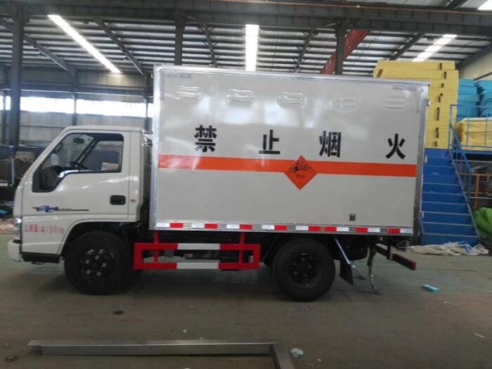 云南保山躍進(jìn)廂式?；愤\(yùn)輸車(chē)廠家供貨