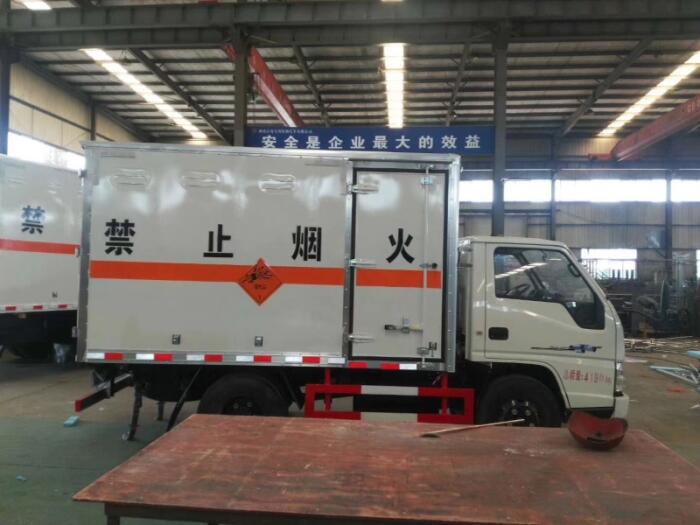 陜西咸陽(yáng)欄板氣瓶運(yùn)輸車(chē)圖片