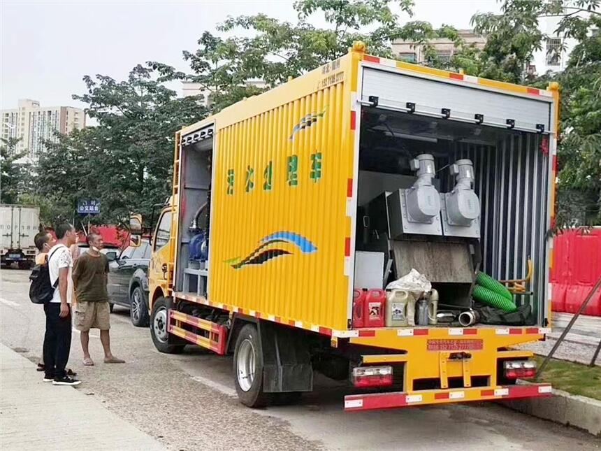 河北秦皇島藍(lán)牌吸糞車參數(shù)-圖片