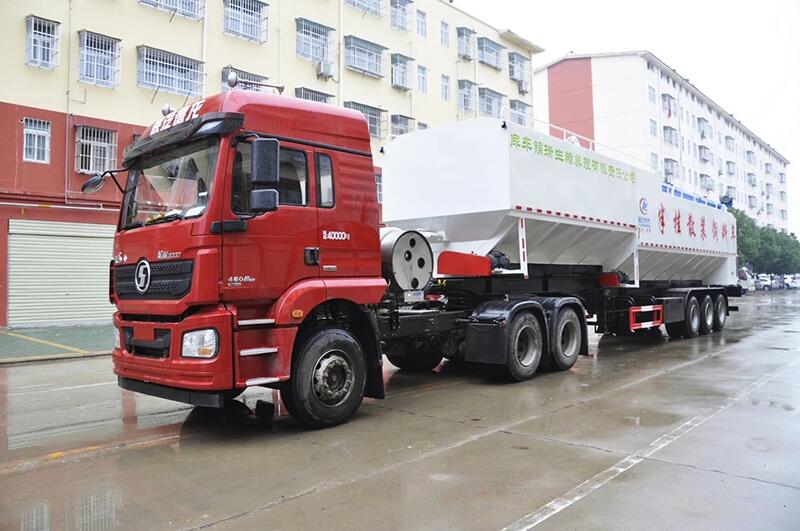 半掛散裝豬飼料運(yùn)輸車(chē)多少錢(qián)一臺(tái)