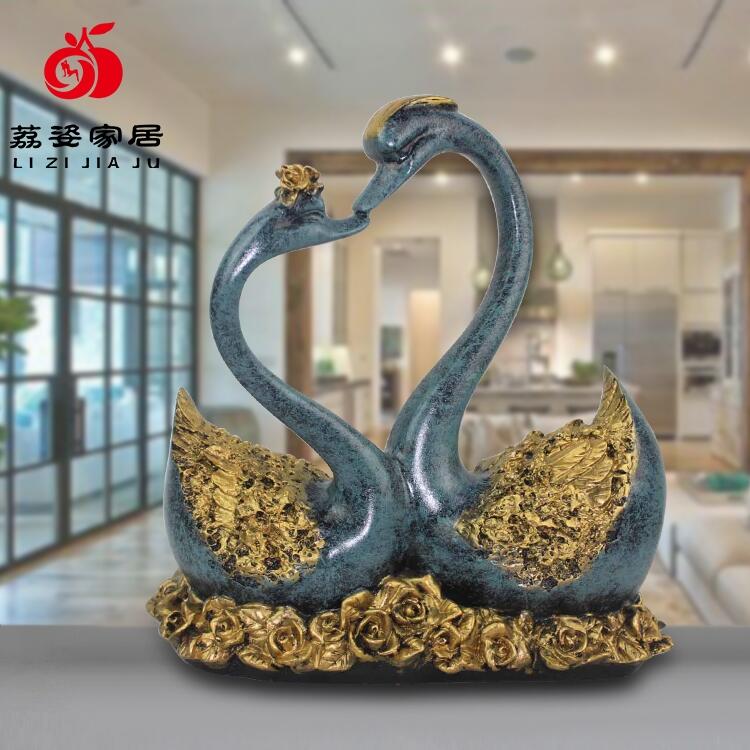 廠(chǎng)家供應(yīng)歐式工藝品情侶天鵝擺件創(chuàng)意家居裝飾品婚慶臥室贈(zèng)品批發(fā)