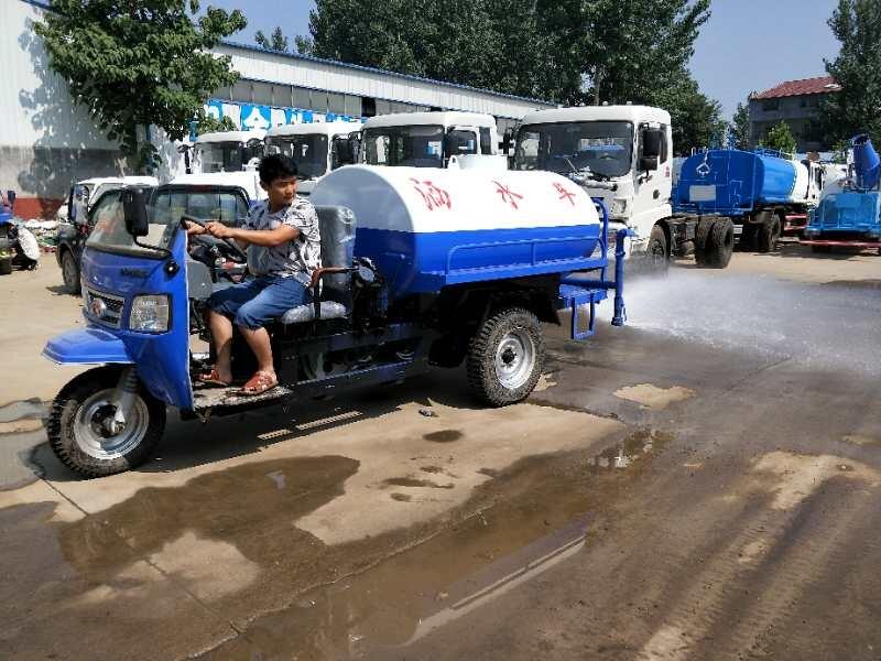 三輪灑水車小型灑水車