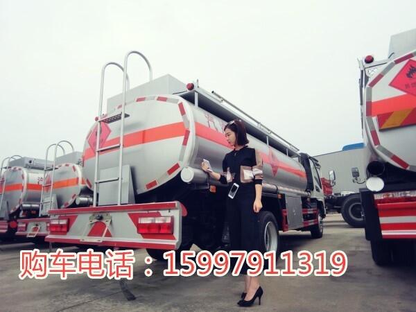 10噸一排半油罐車(chē)額載9.8噸油罐車(chē)價(jià)格