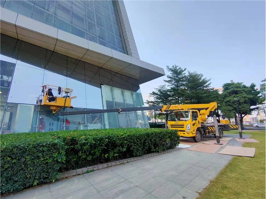 高空升降車出租、路燈作業(yè)車出租、升降吊車出租、舉人車出租