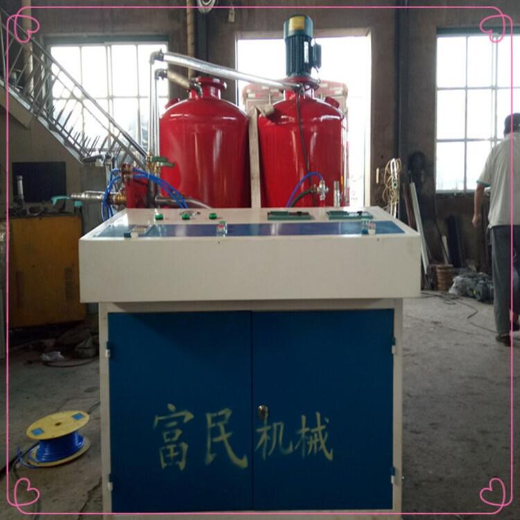 聚氨酯小型噴涂設(shè)備 澆注機(jī)器低壓設(shè)備 現(xiàn)場(chǎng)施工視頻