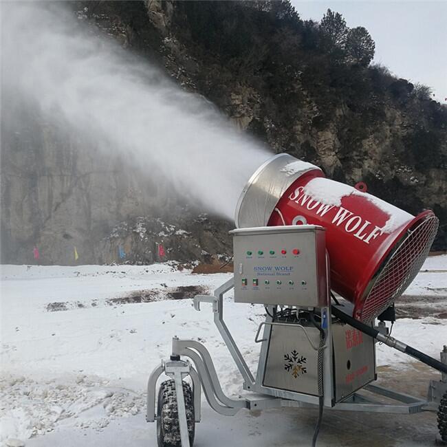 炮筒式造雪機(jī)已廣泛應(yīng)用 設(shè)置吊裝掛鉤方便了移動造雪機(jī)造雪