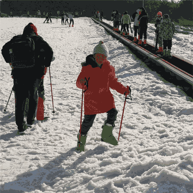 滑雪場(chǎng)魔毯傳送帶 各大景區(qū)戲雪場(chǎng)人員輸送設(shè)備魔毯注意事項(xiàng)