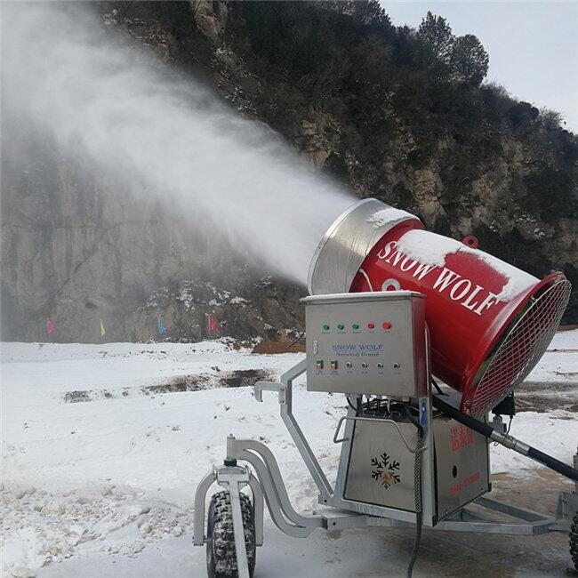 天降雪與人工造雪機造雪區(qū)別 諾泰克廠家生產(chǎn)造雪機多錢一臺