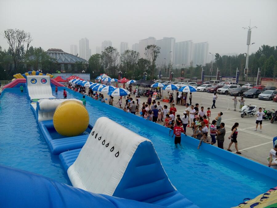 租賃水上沖關(guān) 大型移動水上樂園出租 水上沖浪制作