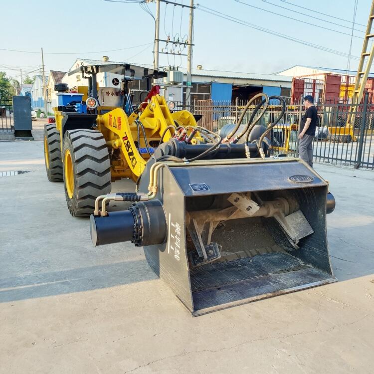 鏟車式攪拌機(jī)操作視頻 攪拌運輸一體機(jī)上門安裝