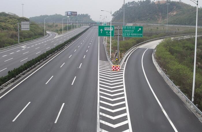 天全縣停車位標(biāo)線漆大圖