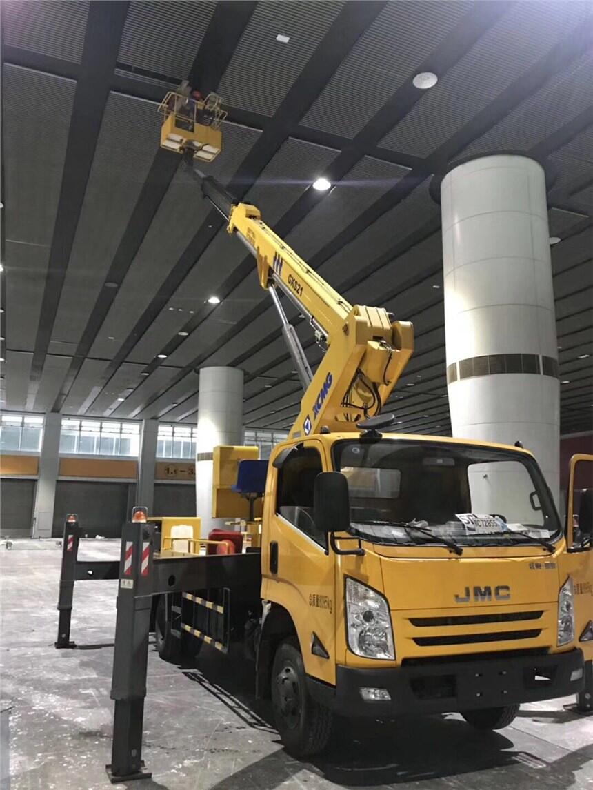 昆明升降車出租 廠房檢測車租賃 高空雨棚安裝