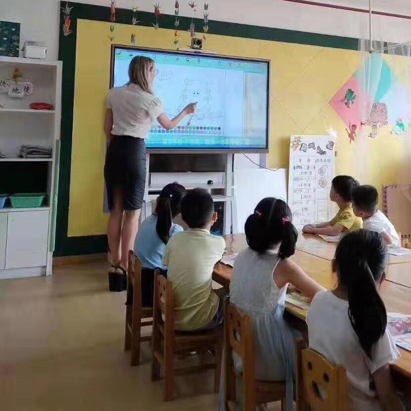 南京多恒65寸電容、紅外液晶觸摸一體機 幼兒園教學(xué)互動一體機