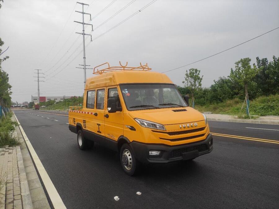 依維柯多功能搶修車 市政 鐵路 電力 9-13人座