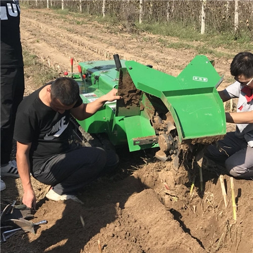 冬季果樹開溝施肥機(jī)哪有賣多功能履帶田園管理機(jī)廠家哪里好