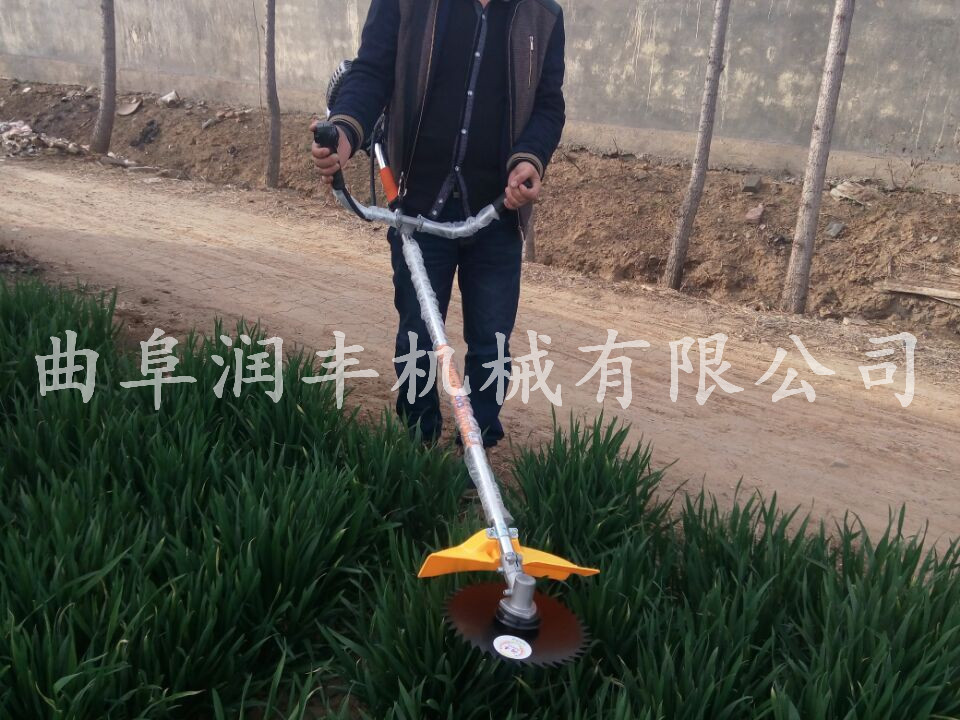 汽油打草機(jī) 背負(fù)式打草機(jī) 道路旁割草機(jī)