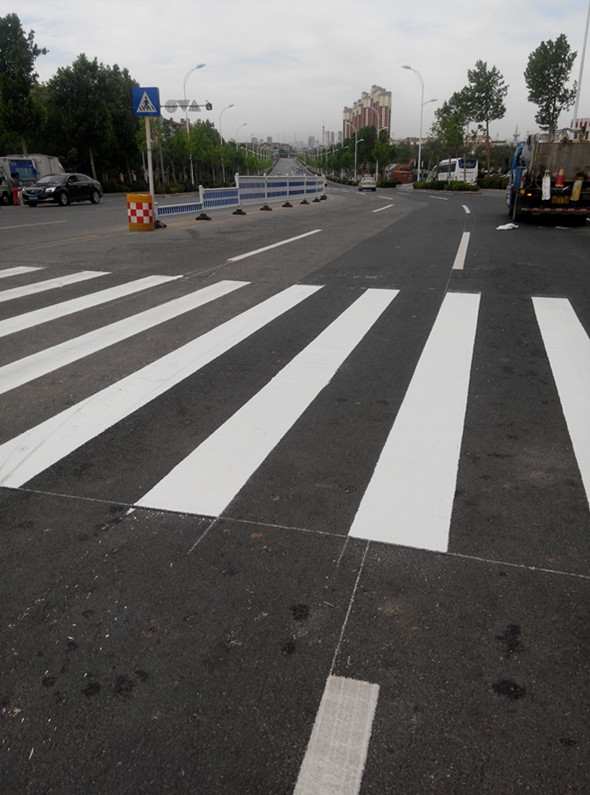 供應(yīng)濟(jì)南中固交通道路劃線-車位劃線廠家