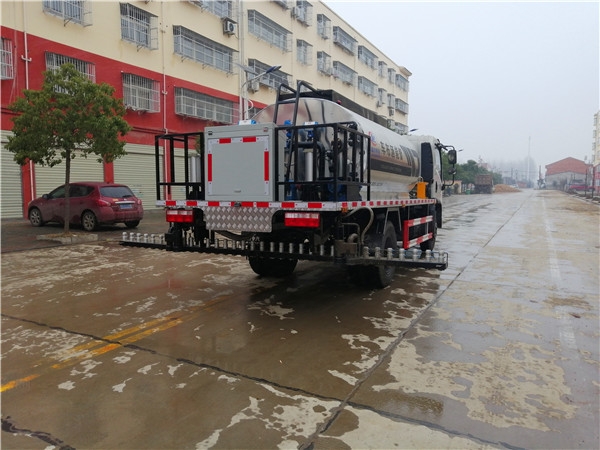 其它地區(qū) 多功能綜合養(yǎng)護(hù)車型號價格