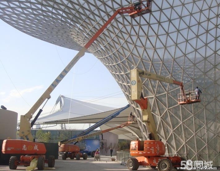 唐山自行高空作業(yè)車租賃螺桿空壓機出租