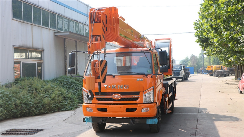 供應唐駿10噸汽車吊 10噸吊車能吊多高 低價銷售質(zhì)量保證