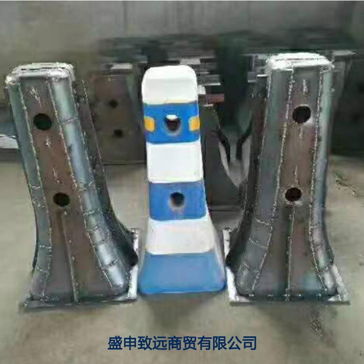 隔離墩鋼模具 隔離帶隔離墩模具 欄桿隔離帶模具 盛申致遠生產(chǎn)建筑制造