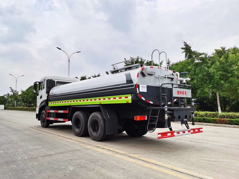 東風(fēng)天龍國六灑水車