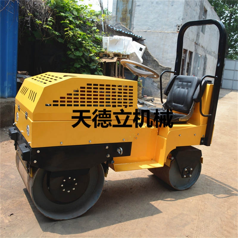 850C型座駕式壓路機(jī) 700mm座駕式雙鋼輪振動(dòng)壓路機(jī)