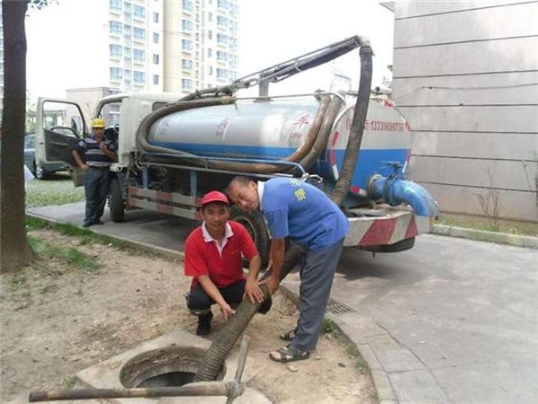 東麗區(qū)雨水沉淀 化糞池清理 多年行業(yè)經(jīng)驗(yàn)隨叫隨到