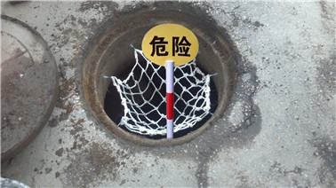 堅(jiān)守窨井的安全網(wǎng)_井蓋防墜網(wǎng)專業(yè)生產(chǎn) 全國發(fā)貨井蓋防墜網(wǎng)