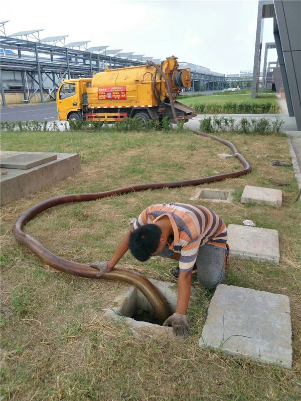 常年在無錫市化糞池清理管道清淤公司