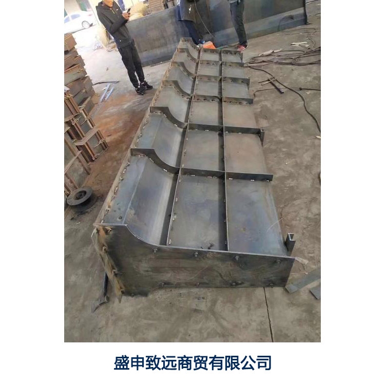 隔離墩鋼模具報價交通隔離帶模具制作預(yù)制隔離帶模具