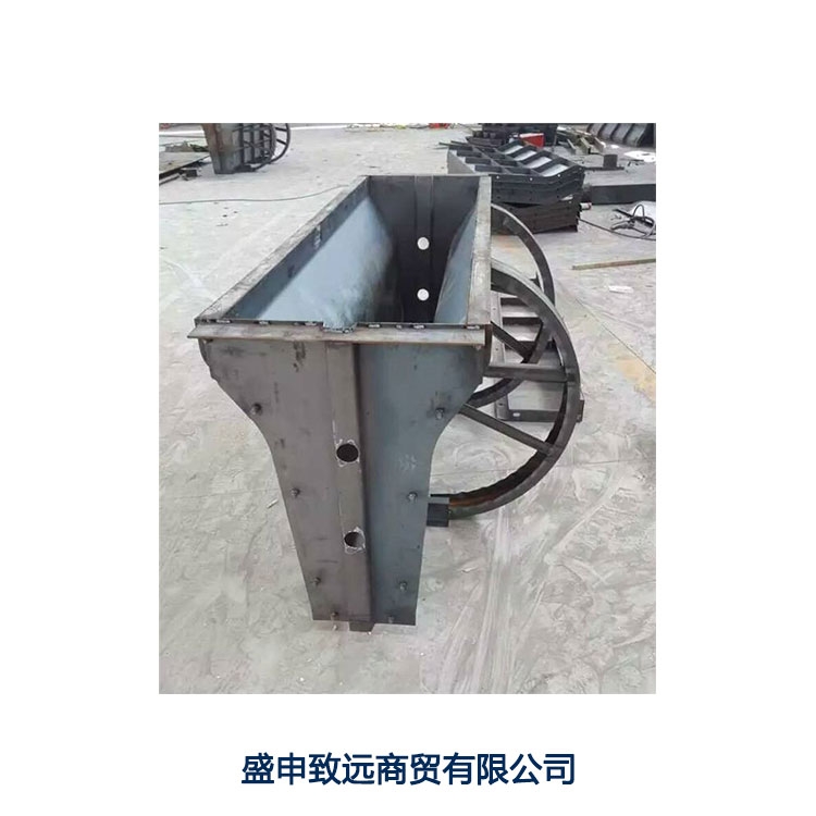 隔離墩鋼模具廠交通水泥隔離墩模具分隔帶模具