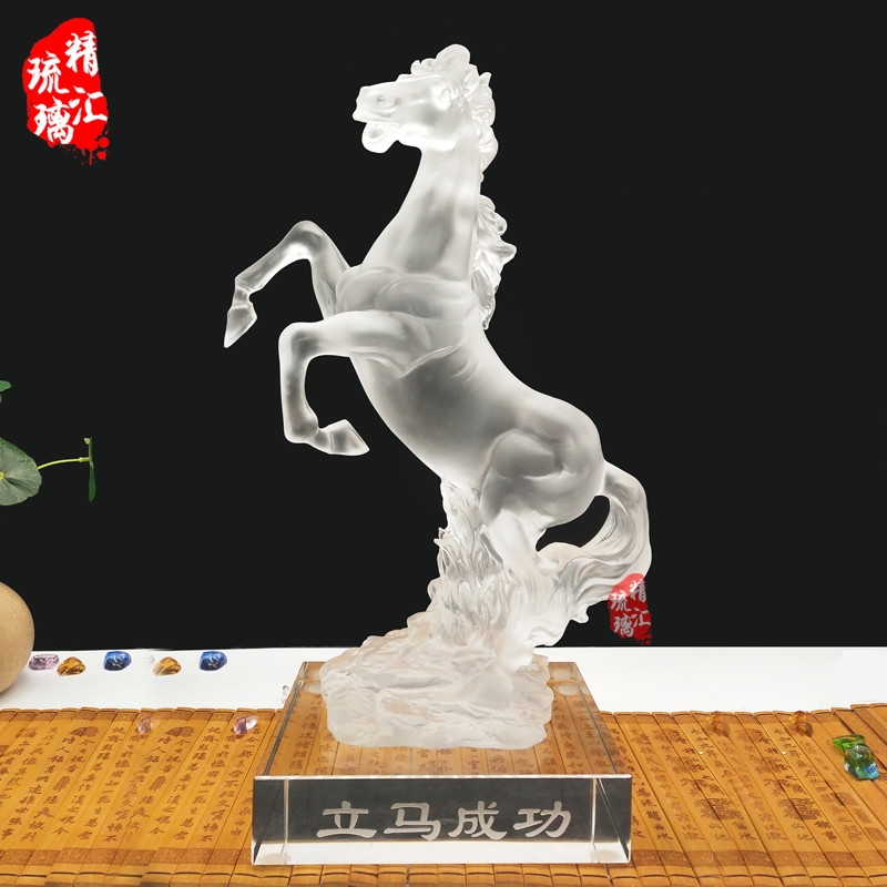 馬到成功琉璃紀(jì)念品，贈(zèng)送朋友客戶紀(jì)念品，上海琉璃工藝品品批發(fā)