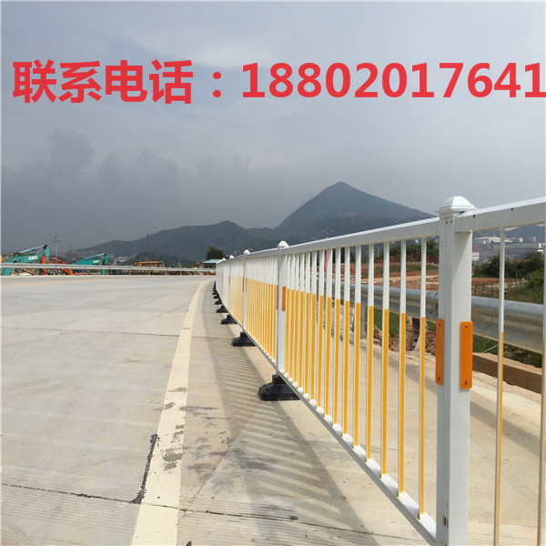 陽江市政護(hù)欄廠家 佛山公路隔離欄定做 韶關(guān)人行道柵欄價(jià)格