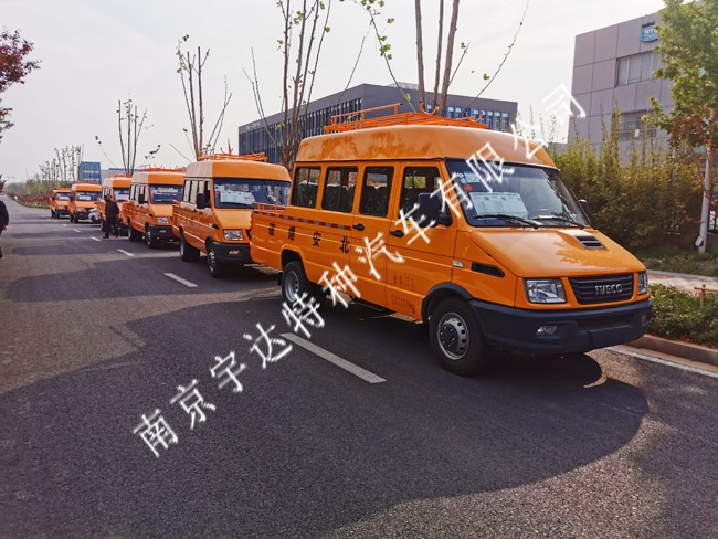 依維柯新得意電力工程車5座7座9座電力搶修工程車