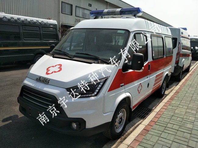 特順短軸救護車