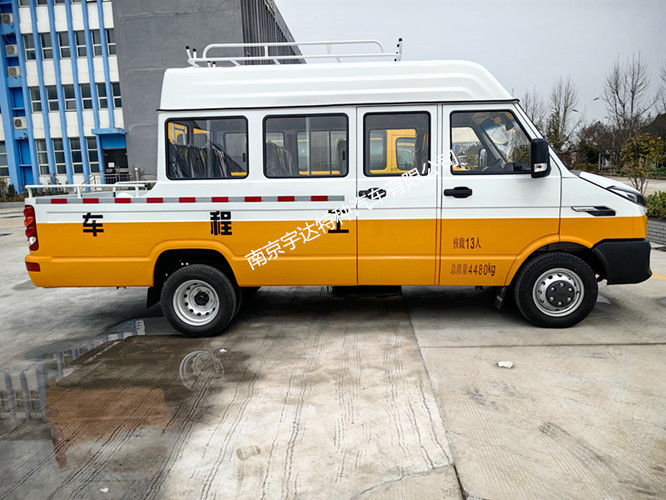 依維柯10-13座工程車   電力搶險車 燃氣工程搶修車  NJ5046XGCZA-1