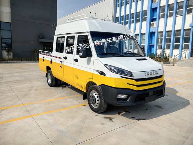 依依維柯電力工程車(chē) NJ5046XGCZ5A-2  工程搶險(xiǎn)車(chē) 電力搶修車(chē)