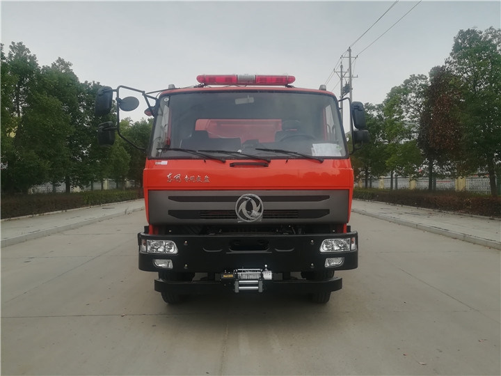 東風(fēng)四驅(qū)消防灑水車報(bào)價(jià)、4驅(qū)越野水罐車新款上市！