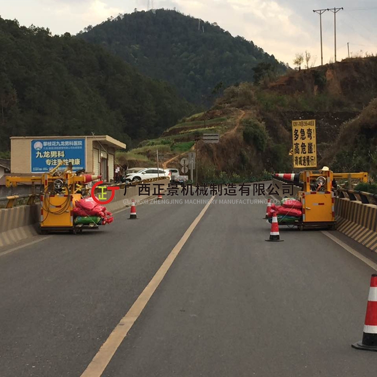 橋梁側(cè)面施工車 安裝雨水管專用機(jī)械