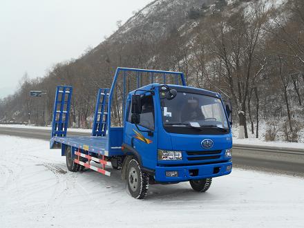 東風(fēng)多利卡平板運輸車，解放挖機拖車價格