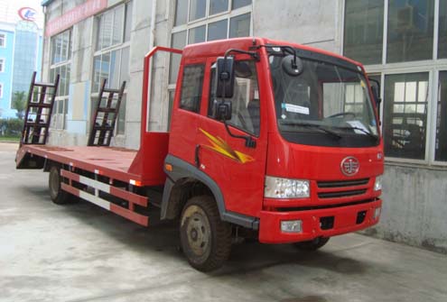 上戶9噸解放平板運(yùn)輸車 挖機(jī)運(yùn)輸車 挖機(jī)拖車 挖機(jī)平板車 鉤機(jī)拖板車 工程機(jī)械運(yùn)